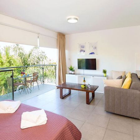 Lucile - Coralli Beachfront Apartment Paralimni Exterior photo