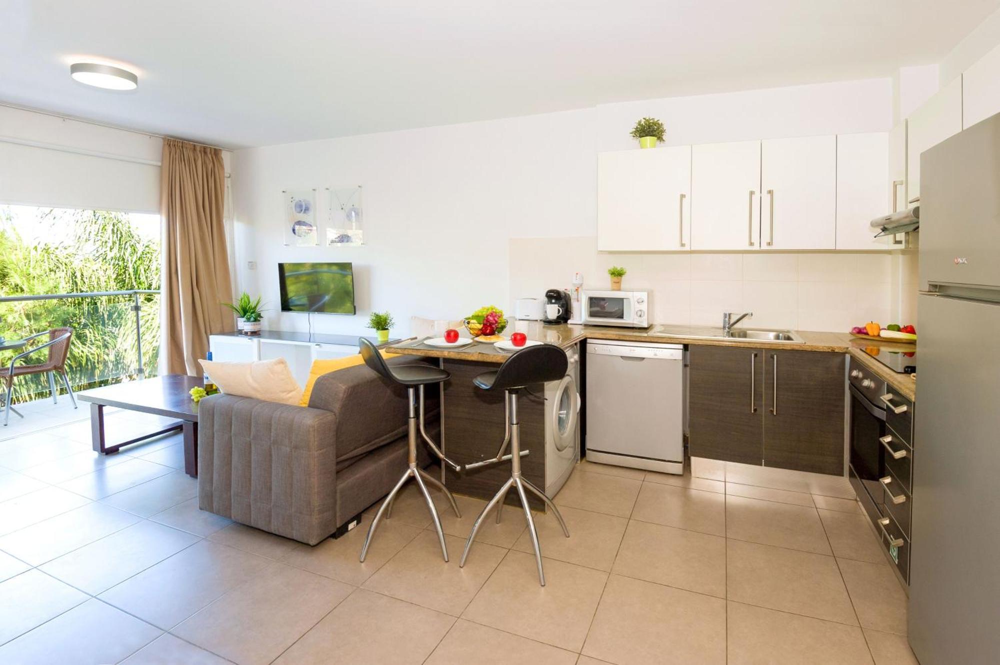 Lucile - Coralli Beachfront Apartment Paralimni Exterior photo